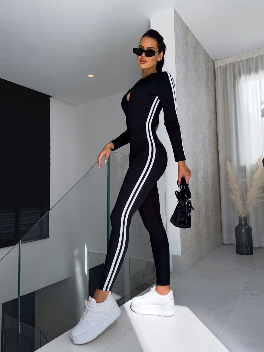 Eva - Sportlicher Jumpsuit mit weißen Seitenstreifen