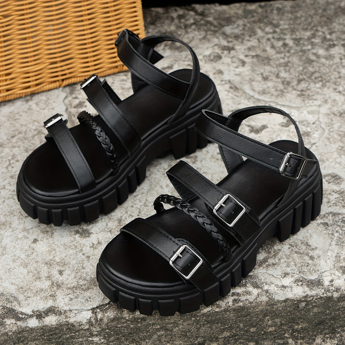 Zoe – Riemensandalen mit Plateausohle