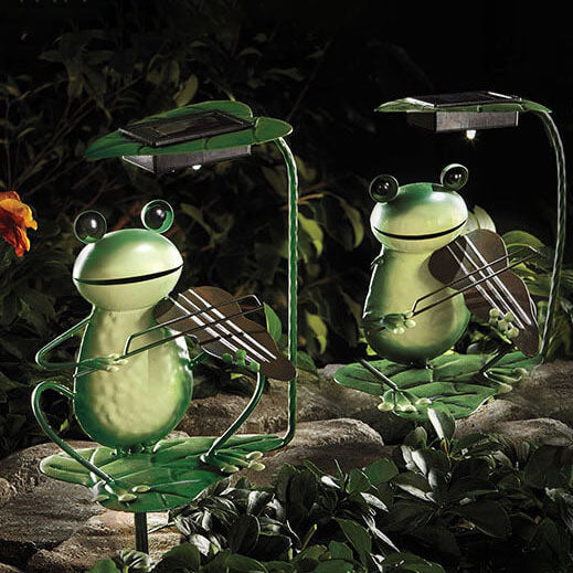 GardenFrog Solarbetriebene Dekorative Lampe – Verspielte Außen-Stehleuchte