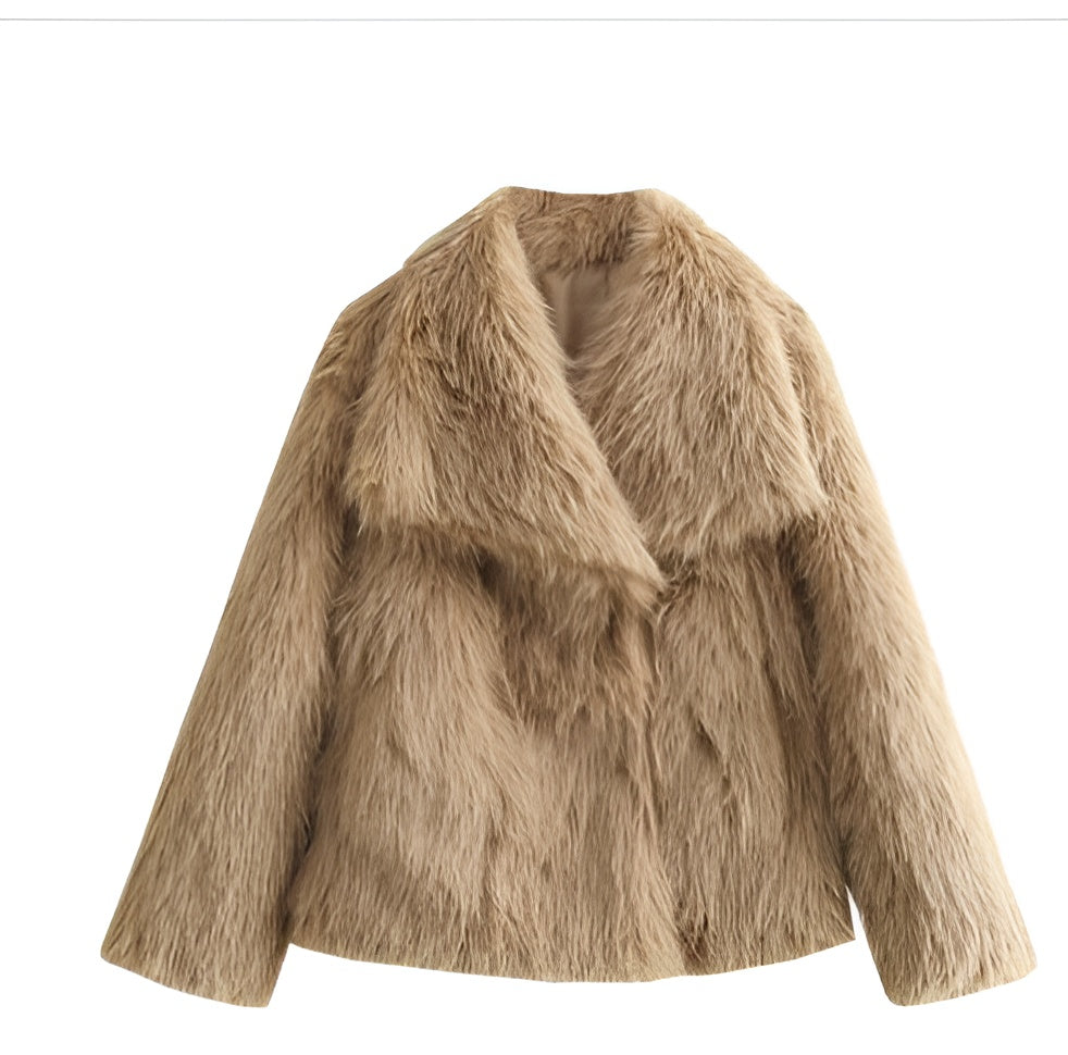 Corrine - Oversized-Imitatpelzjacke mit breitem Kragen