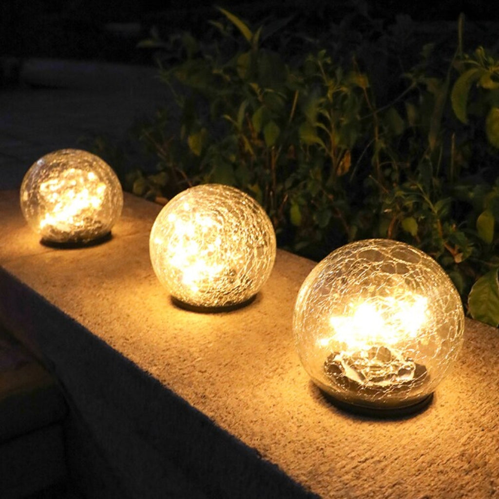 GlowGlobe - Solar-gestrickte Glasleuchte mit Erdspieß