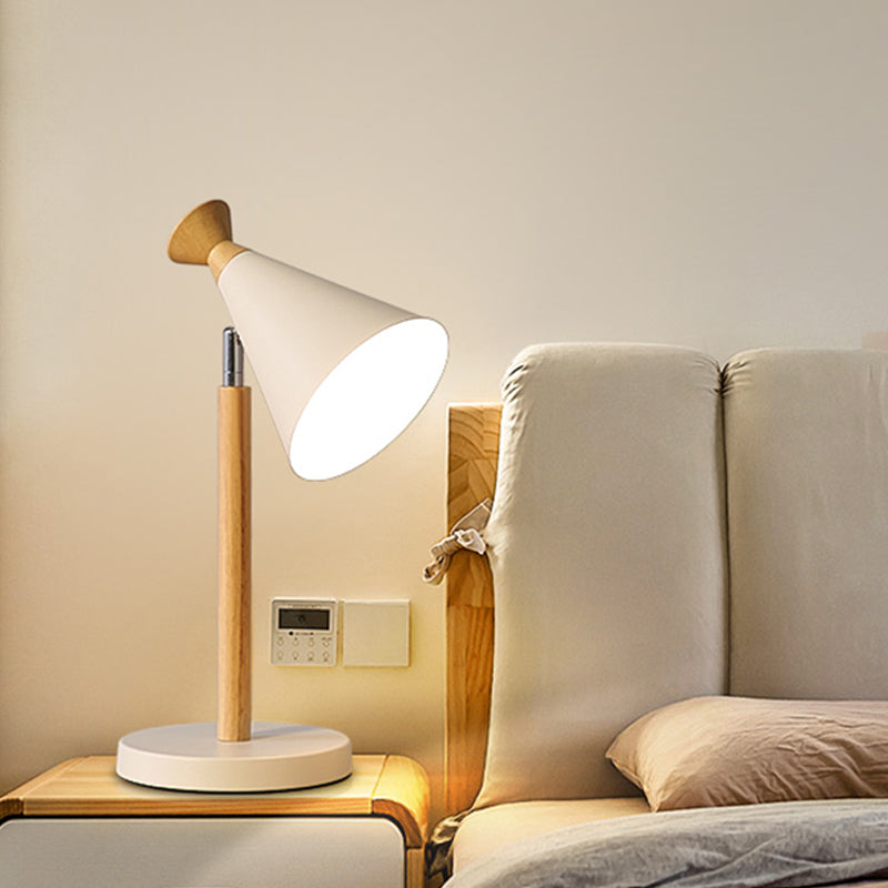 NordicGlow – Moderne Rustikale Lampe mit Kegeldesign