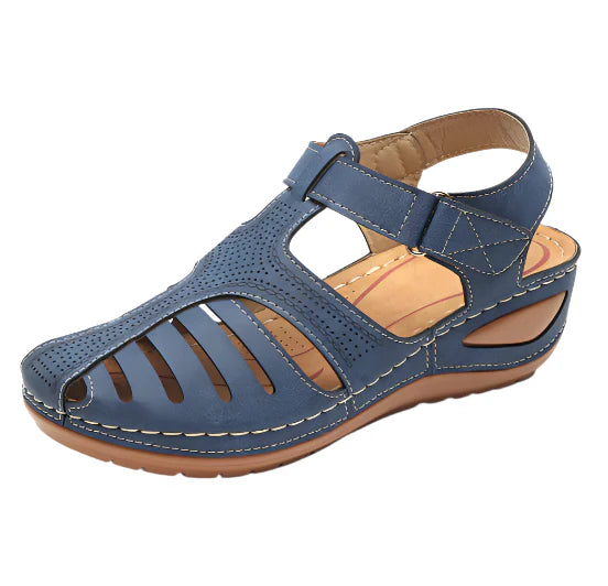Georgina - Elegante Keilabsatzsandalen mit Ausschnitt und Knöchelriemen