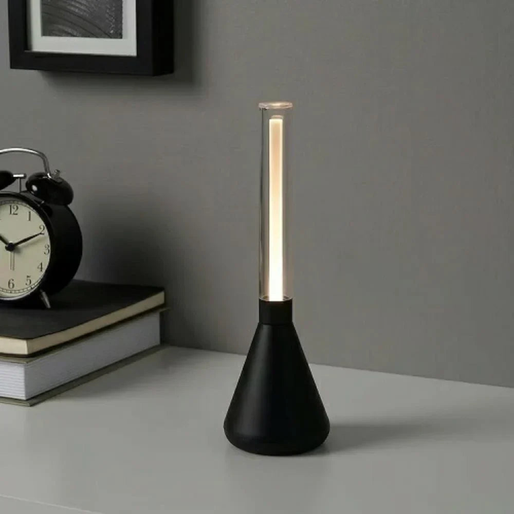 LumiCone - Moderne LED-Tischlampe mit klarem Rohr und konischer Basis