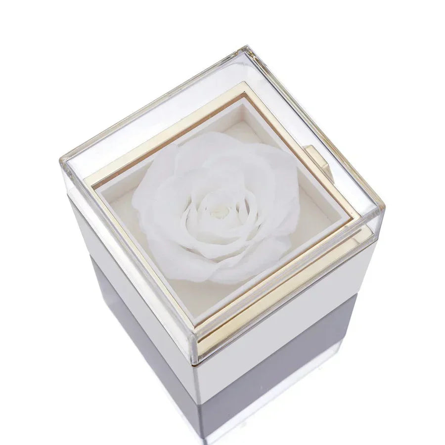EternaBloom - Geschenkbox mit Halskette und konservierten Rosen in einer Luxusbox