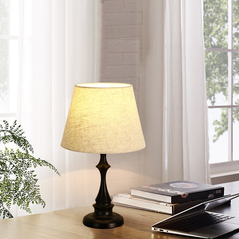SoftGlow Nachttischlampe mit Textilschirm – Moderne minimalistische Tischlampe