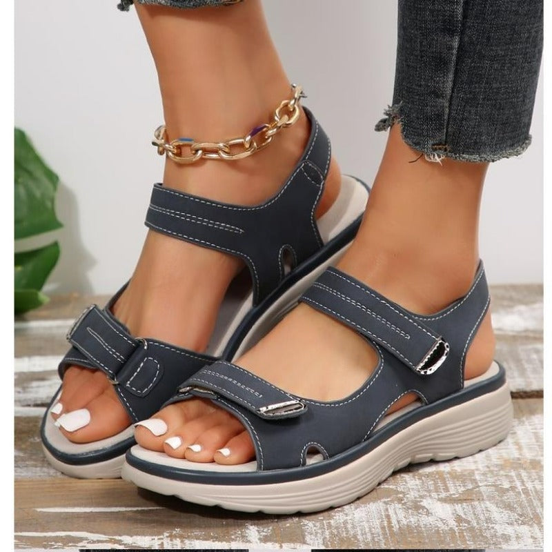 Andie - Verstellbare Plateausandalen mit zwei Riemen