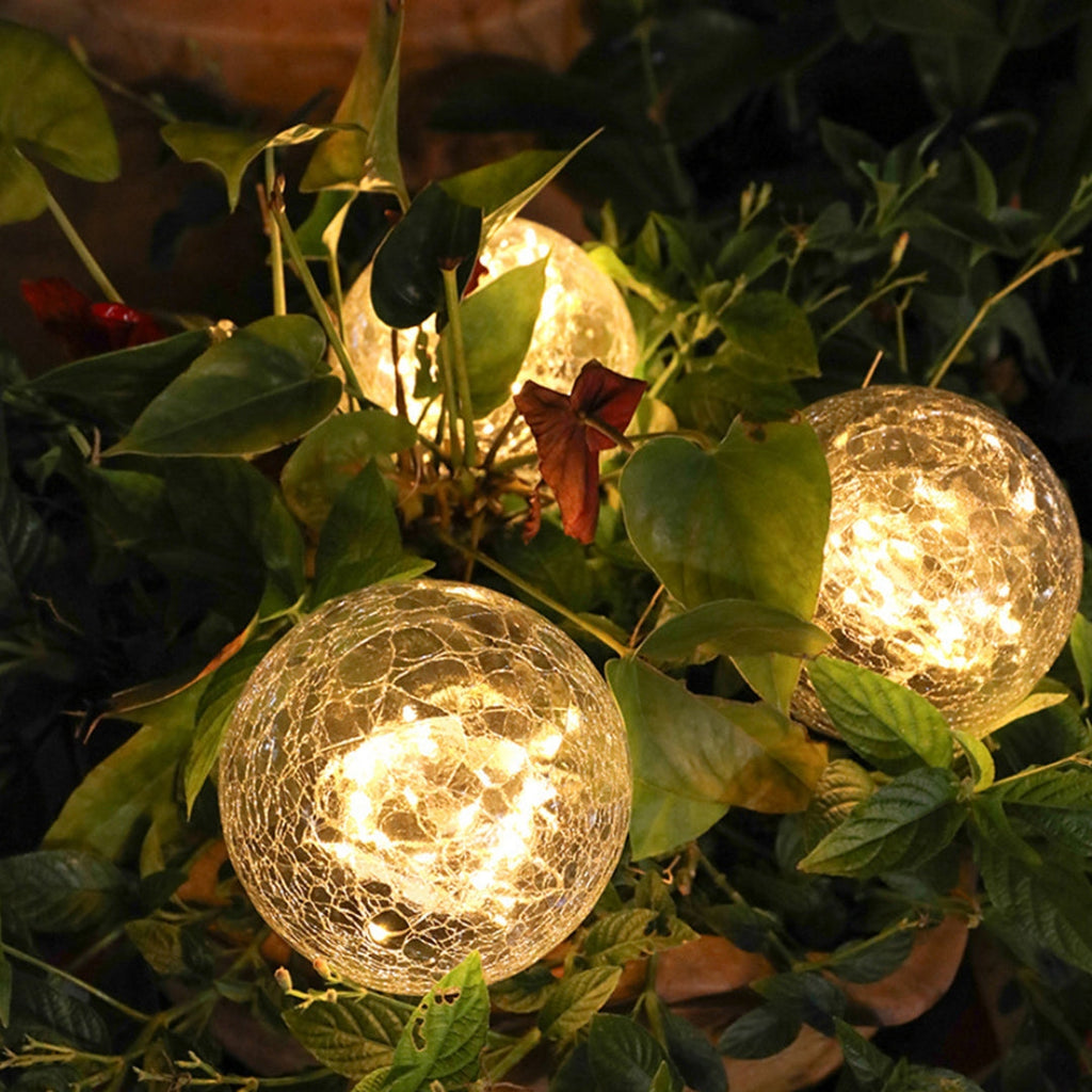 GlowGlobe - Solar-gestrickte Glasleuchte mit Erdspieß
