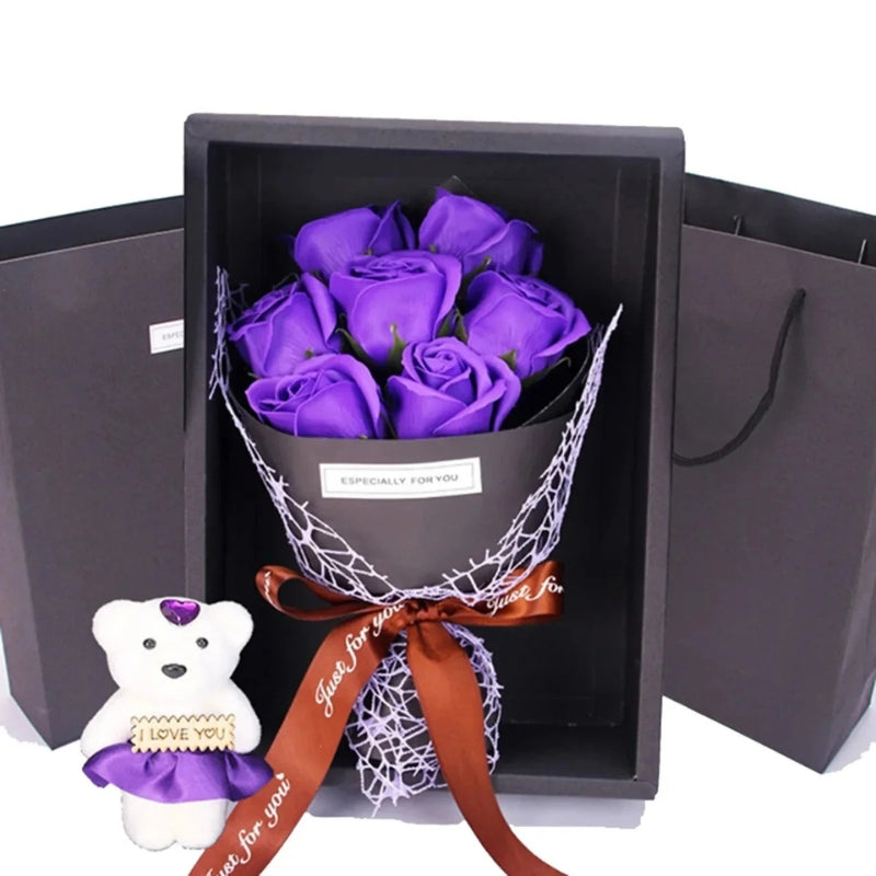 BlossomHug - Blumenstrauß mit niedlichem Bärchen