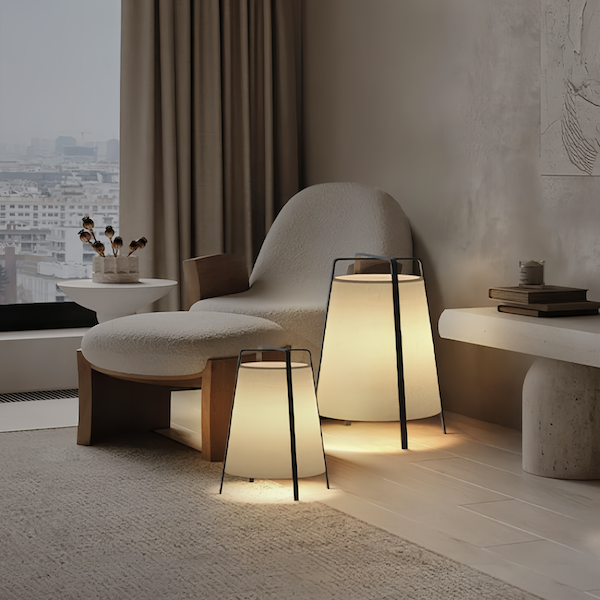 Moderne Stehlampe mit minimalistischem Design