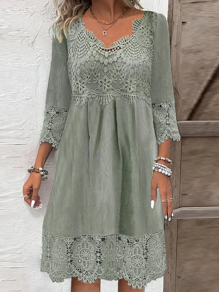 Hannah Klassische Midikleid mit V-Ausschnitt und SpitzenDetails