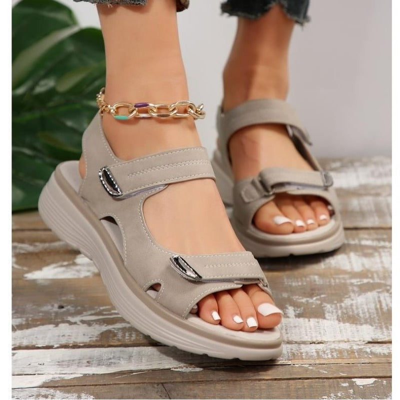 Andie - Verstellbare Plateausandalen mit zwei Riemen