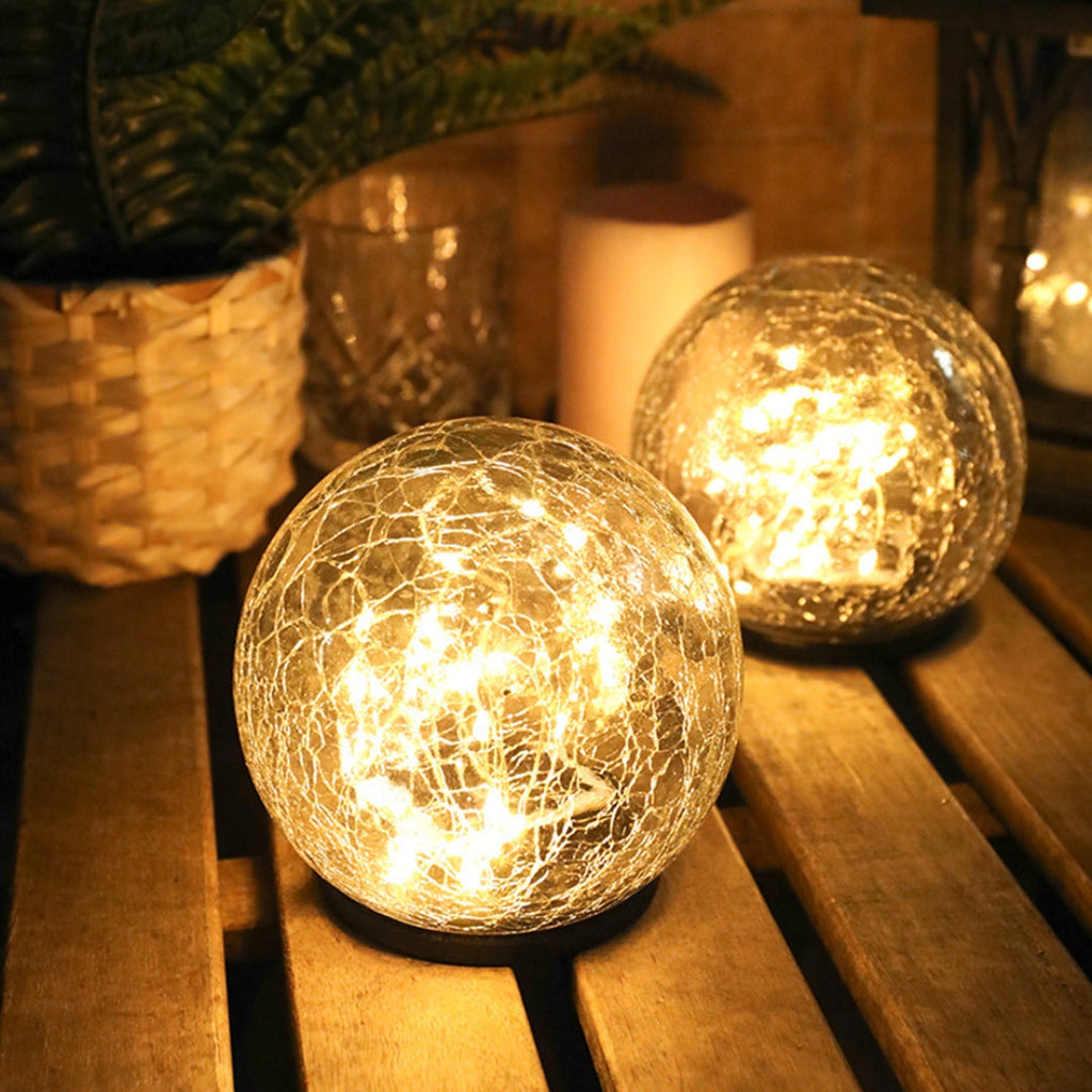 GlowGlobe - Solar-gestrickte Glasleuchte mit Erdspieß