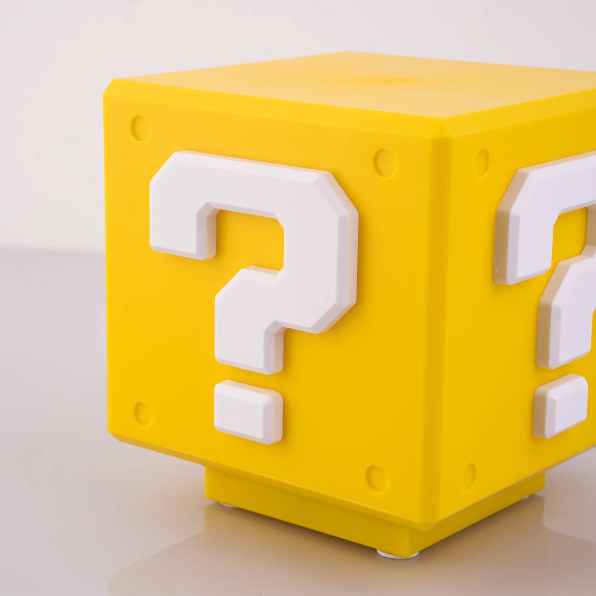 Power-Up Block Nachtlampe - Super Mario-inspirierte Spieldekoration