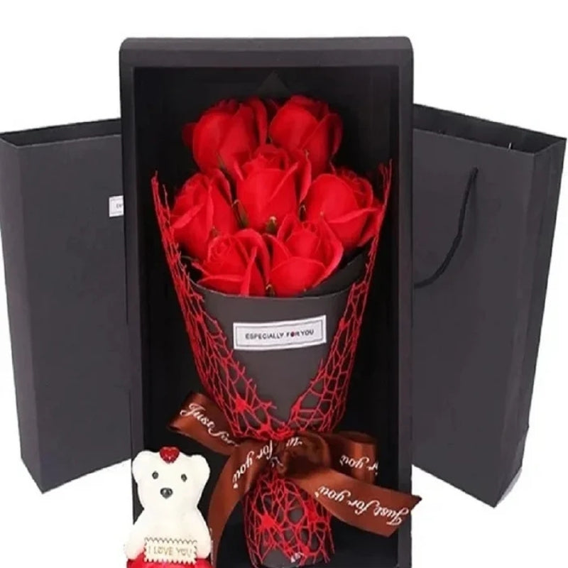 BlossomHug - Blumenstrauß mit niedlichem Bärchen