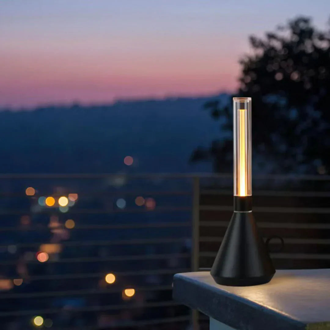 LumiCone - Moderne LED-Tischlampe mit klarem Rohr und konischer Basis