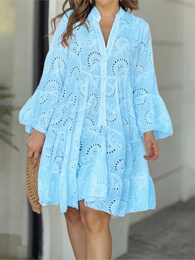Emilia Broderie Kleid mit kurzen Ärmeln und V-Ausschnitt