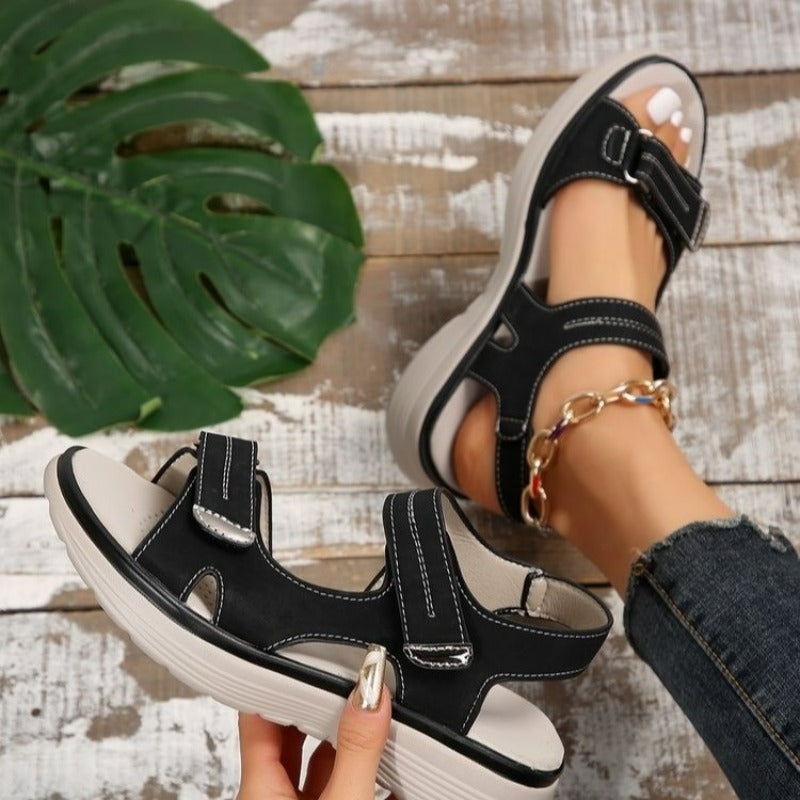 Andie - Verstellbare Plateausandalen mit zwei Riemen