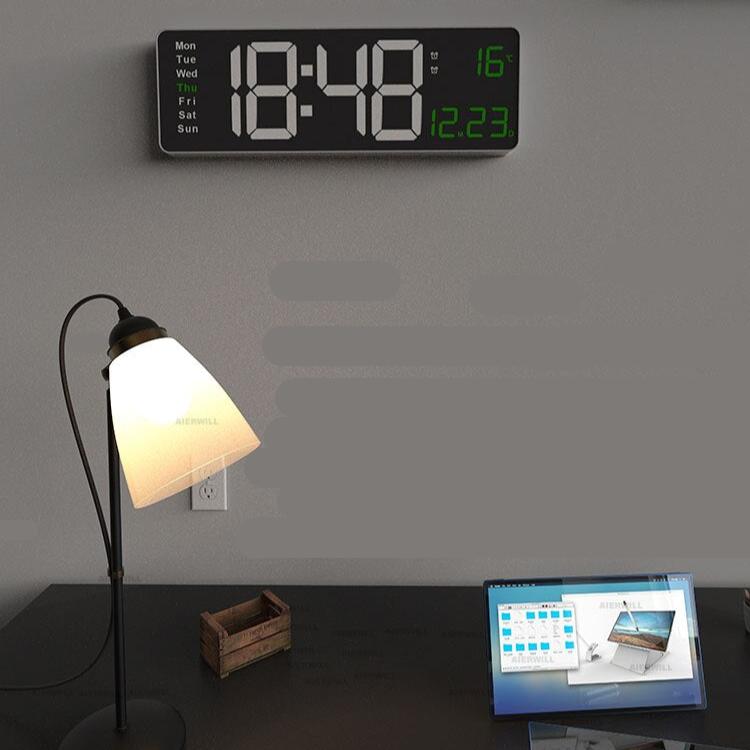LumiTime Elegante Digitale Uhr – Modernes Design & Beleuchteter Bildschirm