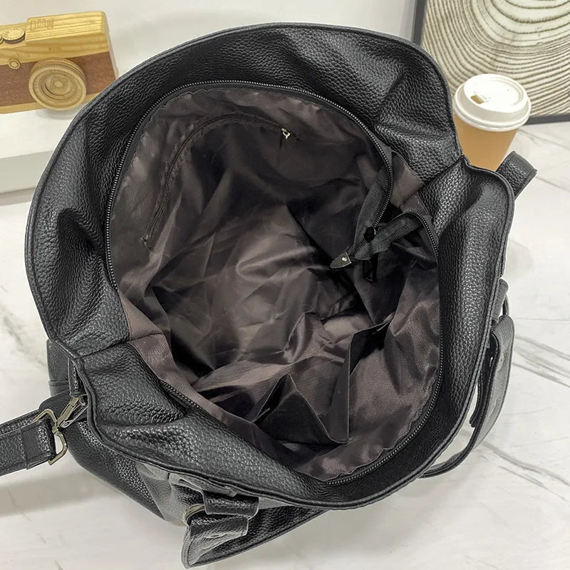 Ethel - Unkomplizierte große Schultertasche mit Nieten