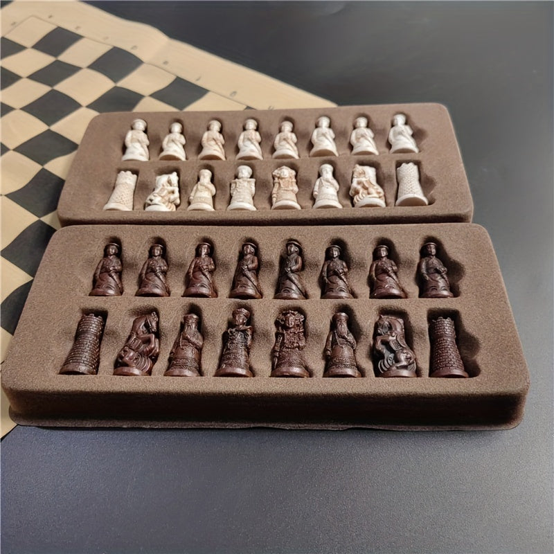 Antikes Lederbrettspiel mit markanten Soldatenfiguren