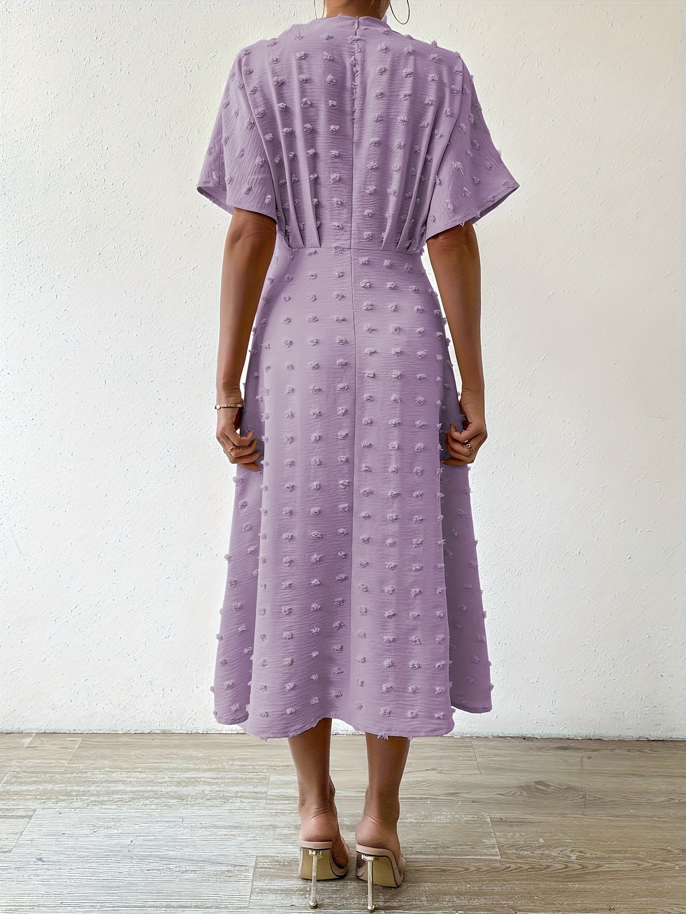 Emilie Bequeme Plissierte Midikleid mit V-Ausschnitt