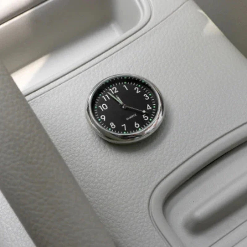 AutoTime Mini Rund Analog Uhr für das Autointerieur