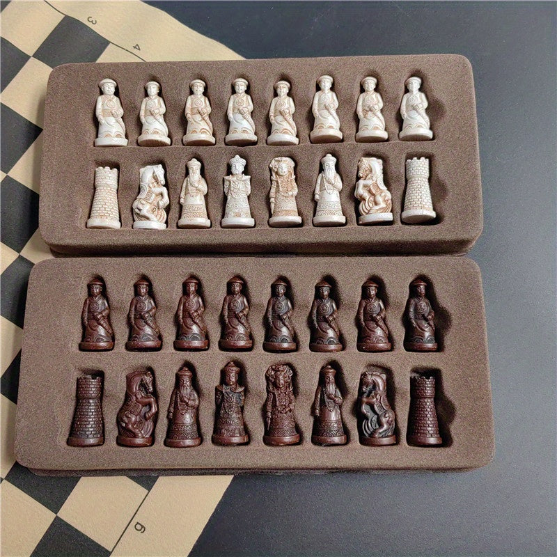 Antikes Lederbrettspiel mit markanten Soldatenfiguren