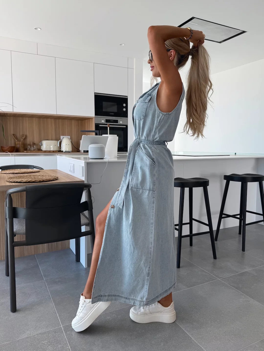 Elisara Ärmelloses Langarmkleid mit Knopfdetail vorne – Elegantes schwingendes Kleid