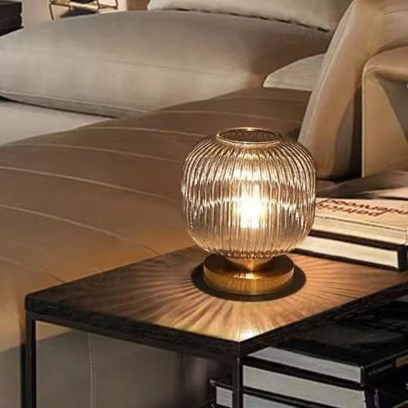 AuraGlow Elegante Tischlampe – Rippendesign mit Stimmungsbeleuchtung