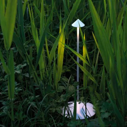 LumaGlow - Minimalistische und energieeffiziente LED-Schreibtischlampe