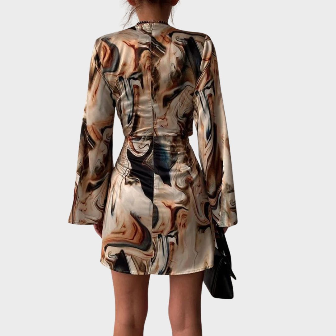 Alberte Viskose Vriklekjole mit Marmorprint – Modern und Figurbetont