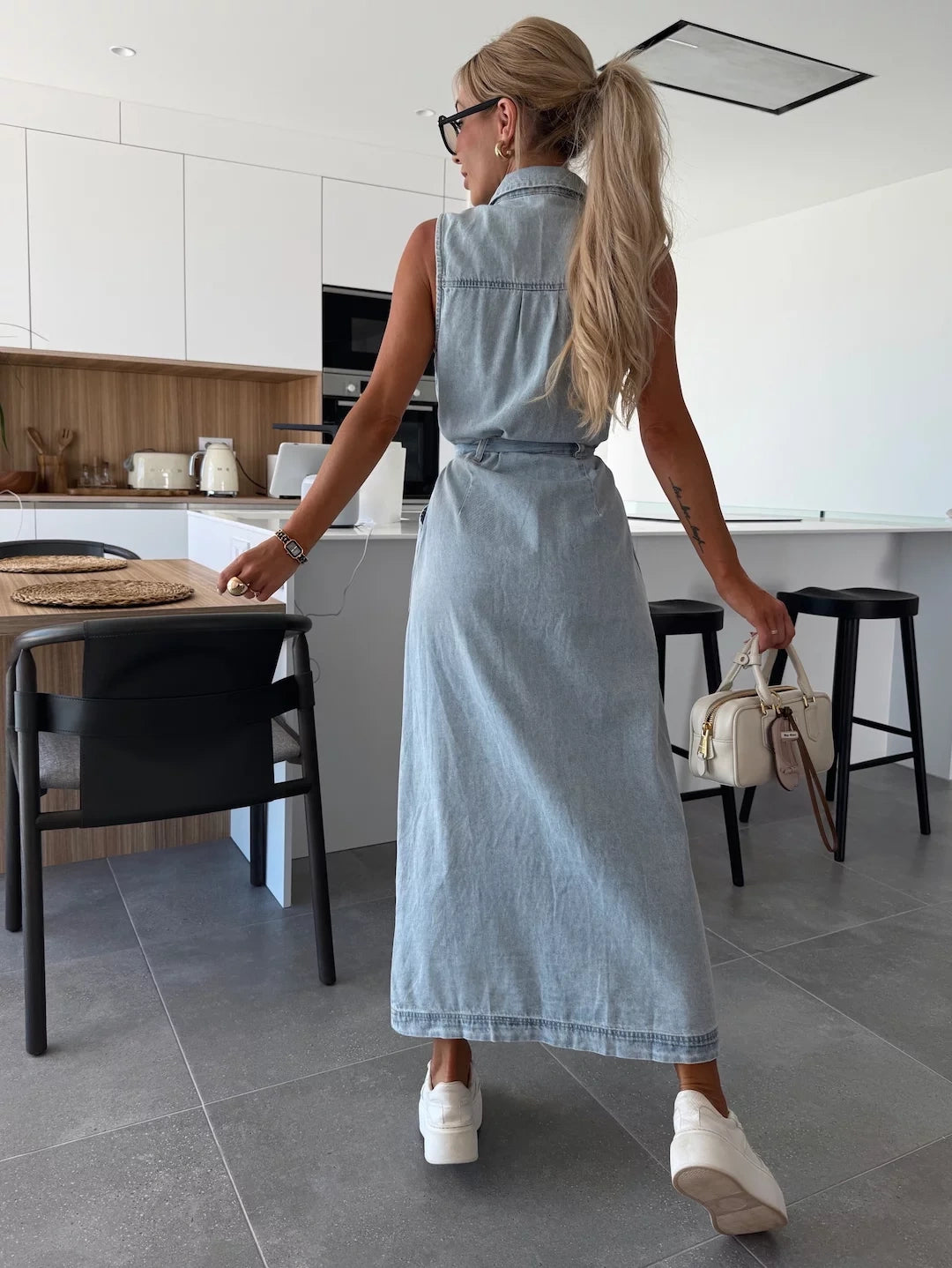 Elisara Ärmelloses Langarmkleid mit Knopfdetail vorne – Elegantes schwingendes Kleid