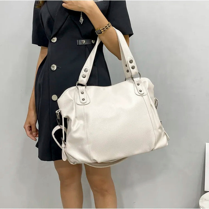 Ethel - Unkomplizierte große Schultertasche mit Nieten