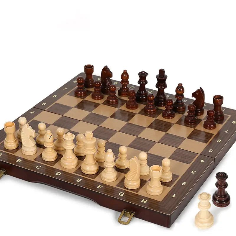Majestätisches Schachset – Handgefertigtes Holzschachspiel mit zusätzlichen Damen