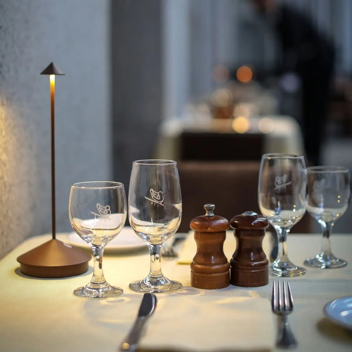 GlowLuxe wiederaufladbare Tischlampe