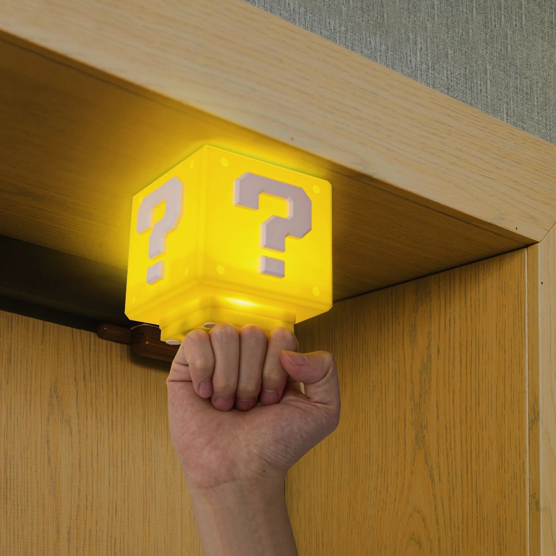 Power-Up Block Nachtlampe - Super Mario-inspirierte Spieldekoration
