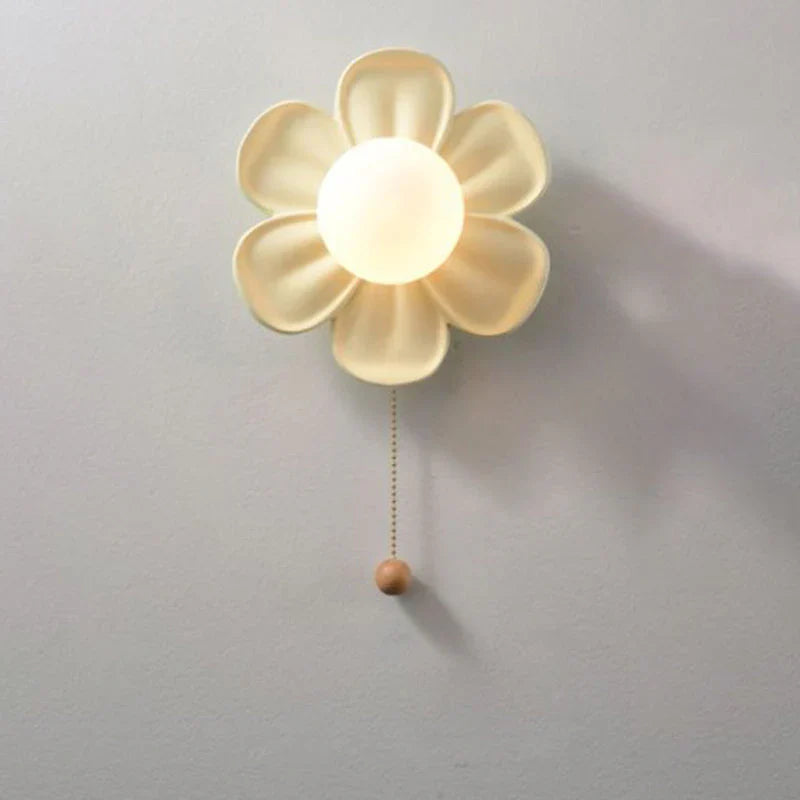 BlomstraLys Künstlerische Blumen Wandleuchte mit Elegantem Design