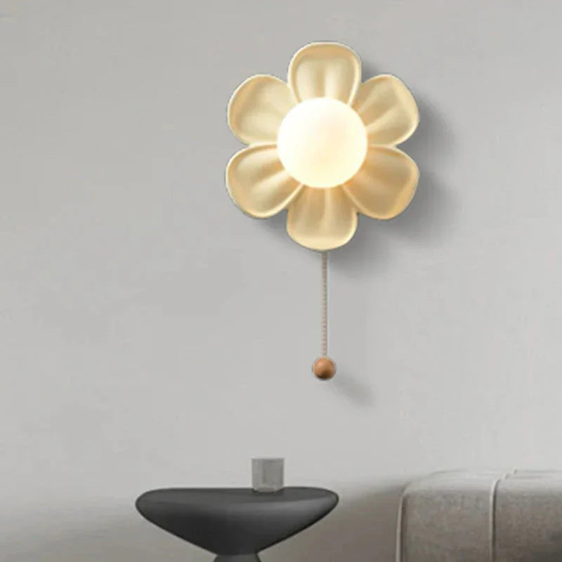 BlomstraLys Künstlerische Blumen Wandleuchte mit Elegantem Design