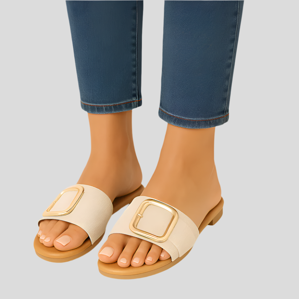 Velours Damen Beige Hausschuhe mit Einem Riemen und Metallakzent