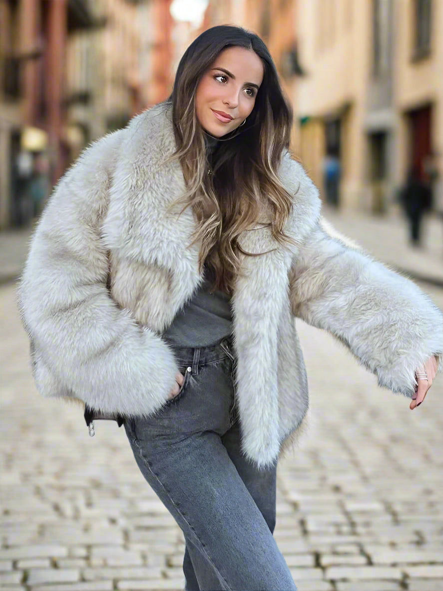 Corrine - Oversized-Imitatpelzjacke mit breitem Kragen