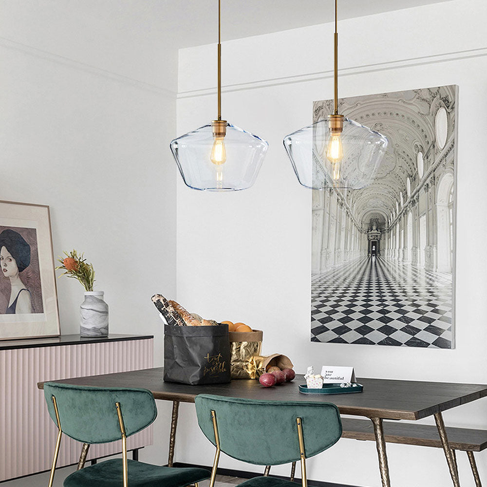 LumaGlow - Elegante Pendelleuchte aus klarem Glas mit Messingfinish
