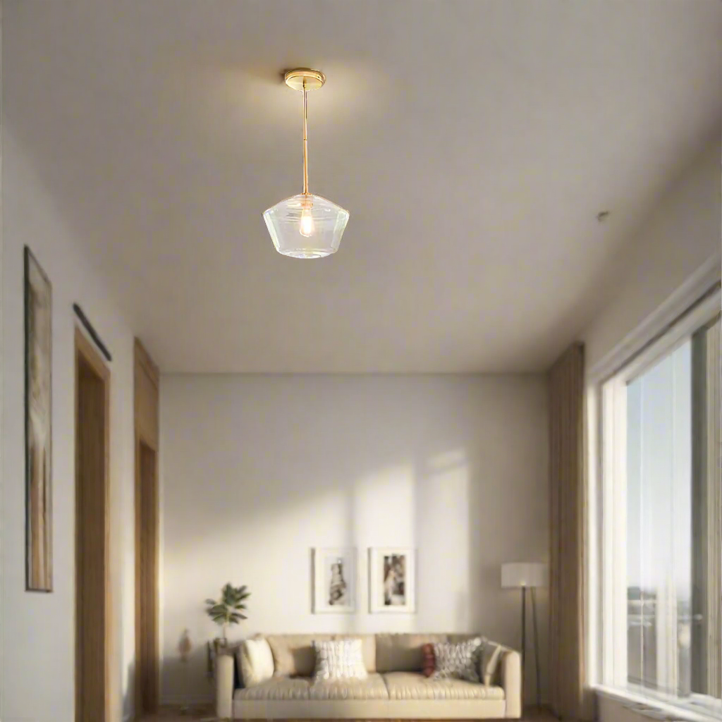 LumaGlow - Elegante Pendelleuchte aus klarem Glas mit Messingfinish