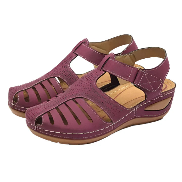 Georgina - Elegante Keilabsatzsandalen mit Ausschnitt und Knöchelriemen