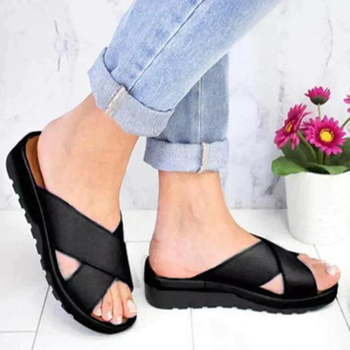 Tarah - Schlanke Sandalen mit überkreuztem Riemen