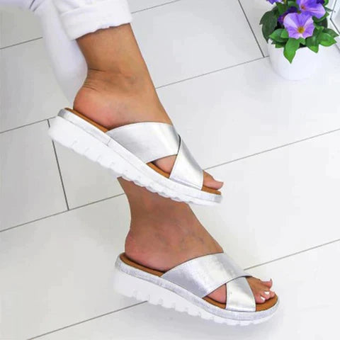 Tarah - Schlanke Sandalen mit überkreuztem Riemen