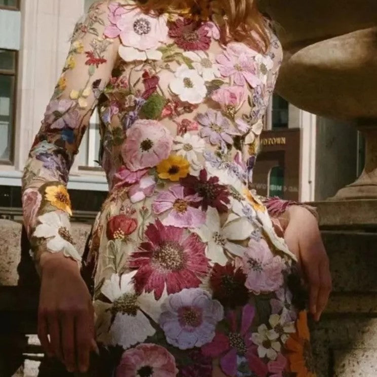 Faurra Blumenkleid mit Hohem Kragen und Langen Ärmeln