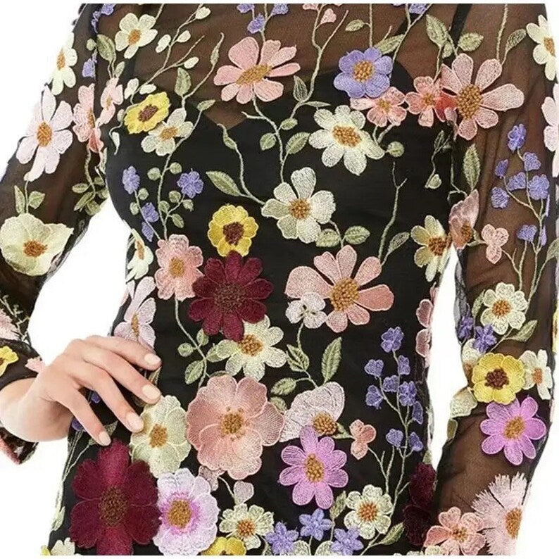 Faurra Blumenkleid mit Hohem Kragen und Langen Ärmeln