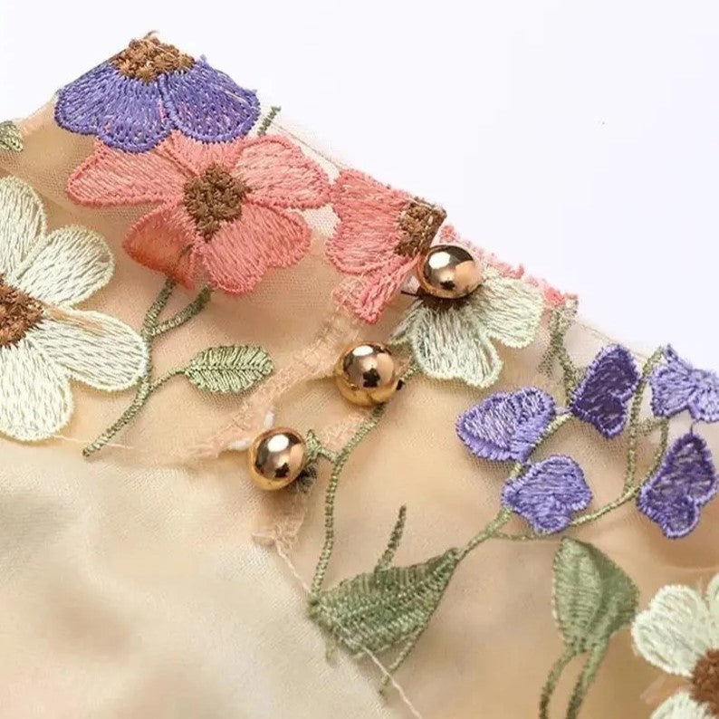 Faurra Blumenkleid mit Hohem Kragen und Langen Ärmeln