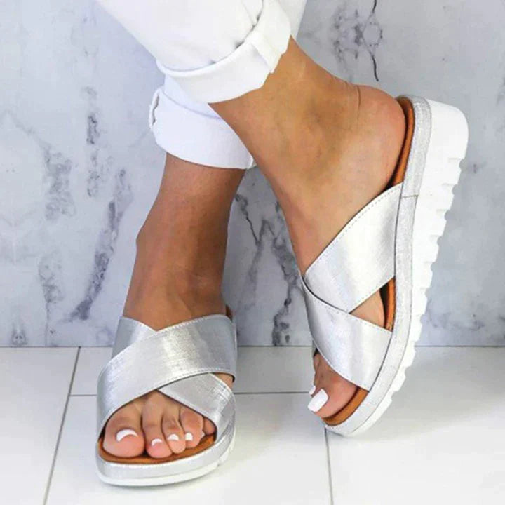 Tarah - Schlanke Sandalen mit überkreuztem Riemen